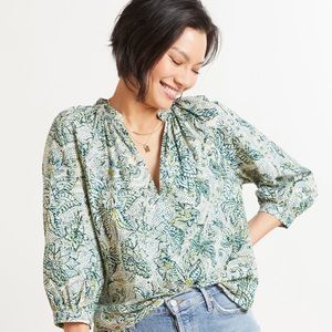 NWT Roan & Ryan green floral blouse. Size S